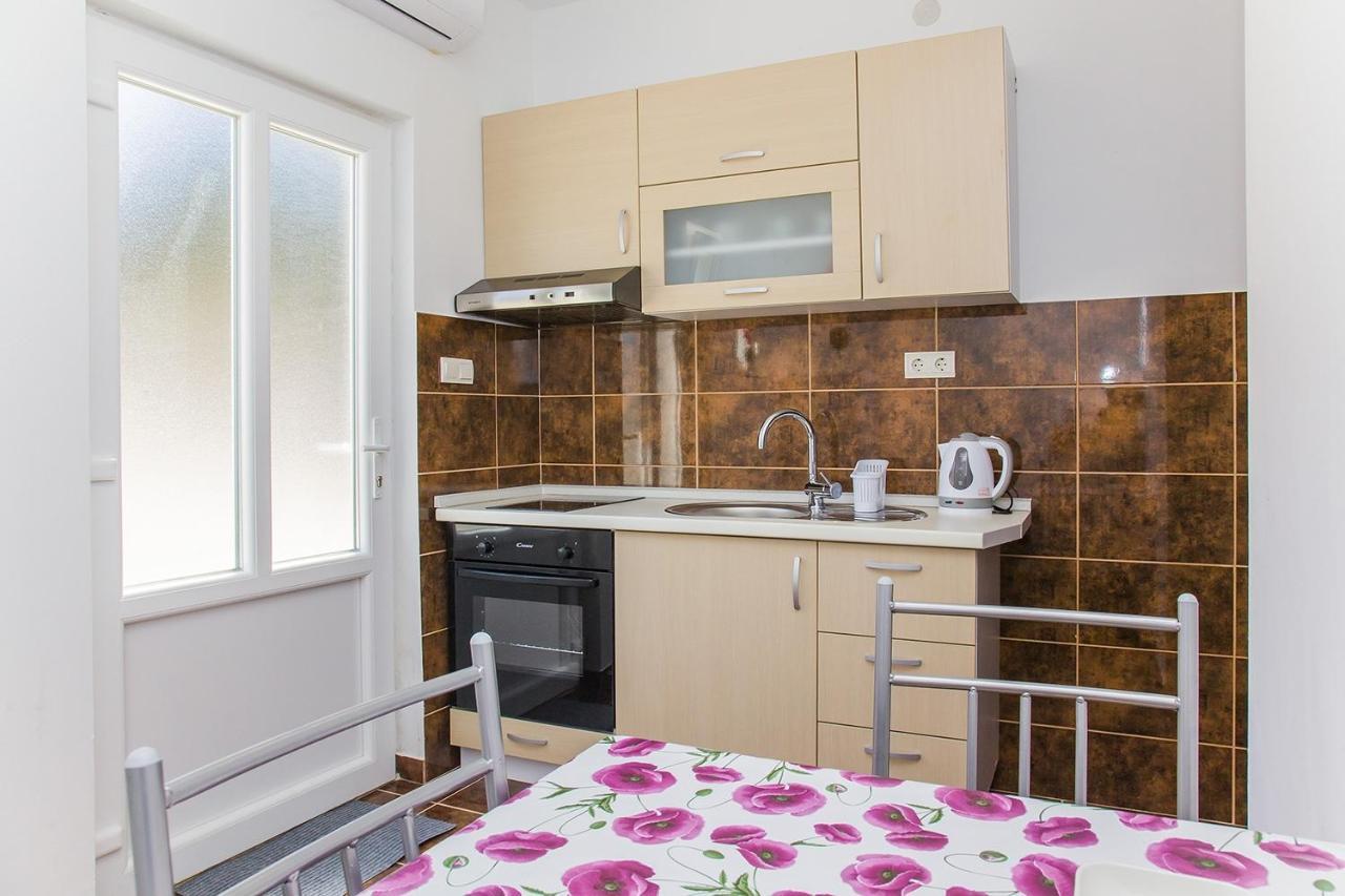 Studio Zuronja 14095B Putniković Exteriör bild
